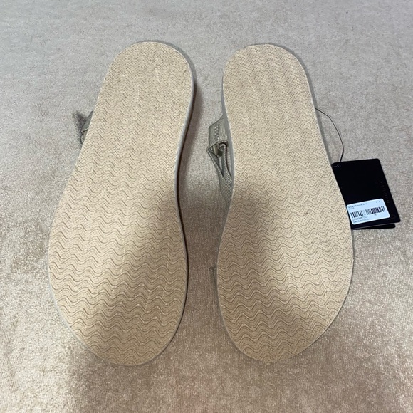 Forever 21 Flatform Sandals! - Picture 3 of 7